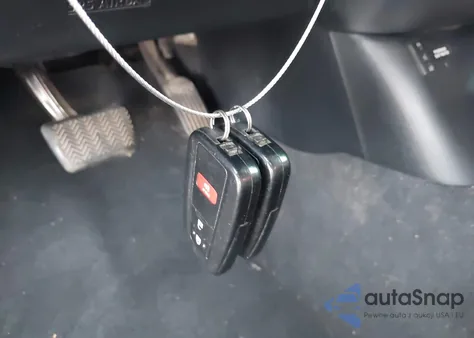 2018 Toyota Prius Four из США, поврежденный, VIN JTDKARFU9J3063697